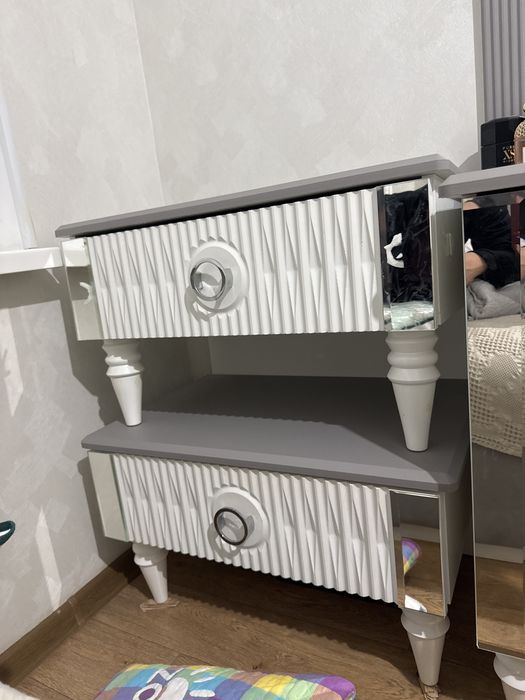 Туалетная столик,и тумба