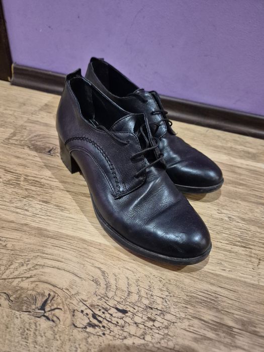 Обувки естествена кожа 37