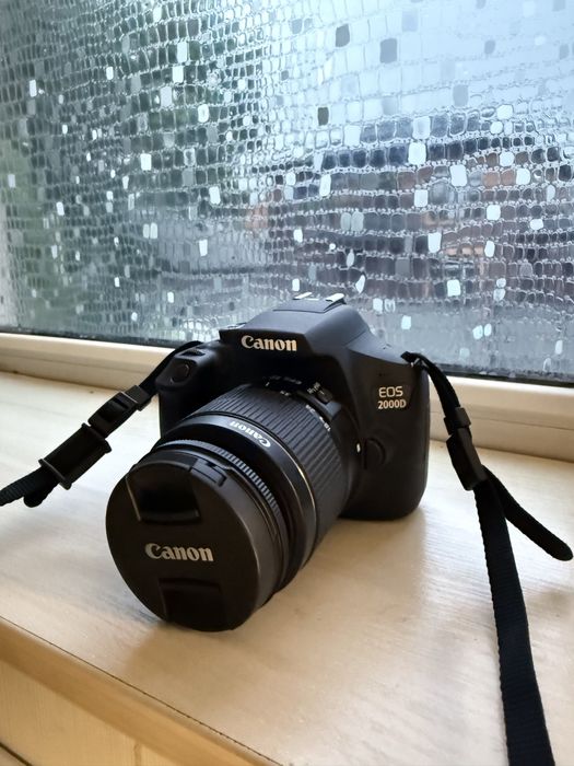 Фотокамера Canon EOS 2000D Kit EF-S 18-55 III