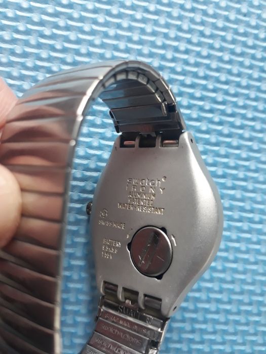 Часы  кварцевые Швейцарские