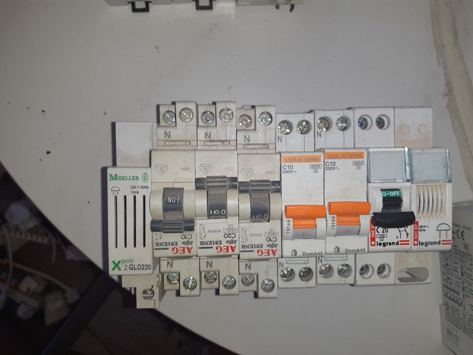 Vând siguranțe automate