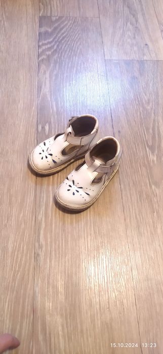 продам обувь для маленькой леди