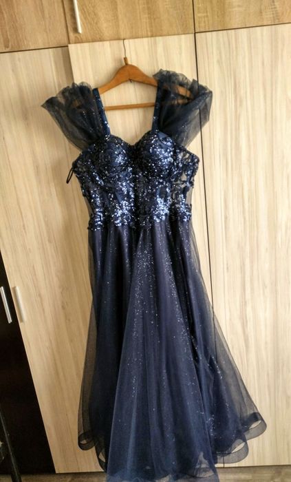 Продава се бална рокля