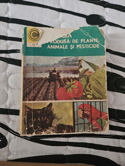 7 cărți vechi diferite