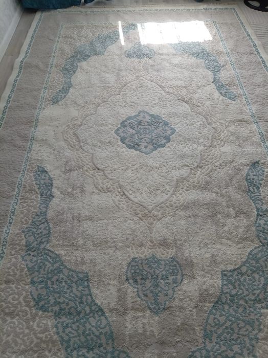 Продаётся ковёр. Размер: 2,5×4.