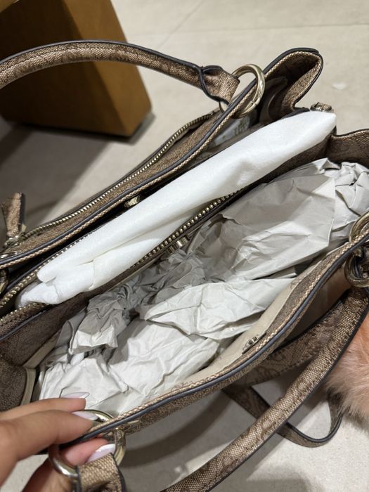 Кафява чанта Guess