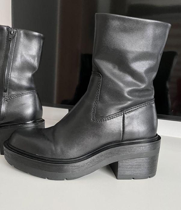 Ghete din piele naturală Zara