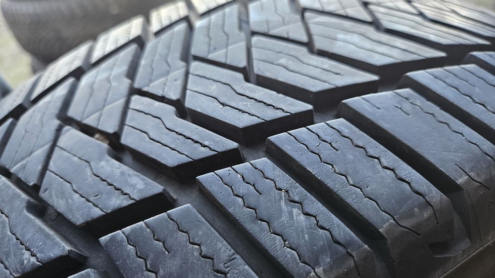 2бр гуми 215 60 17С дот 21 бриджстоун bridgestone