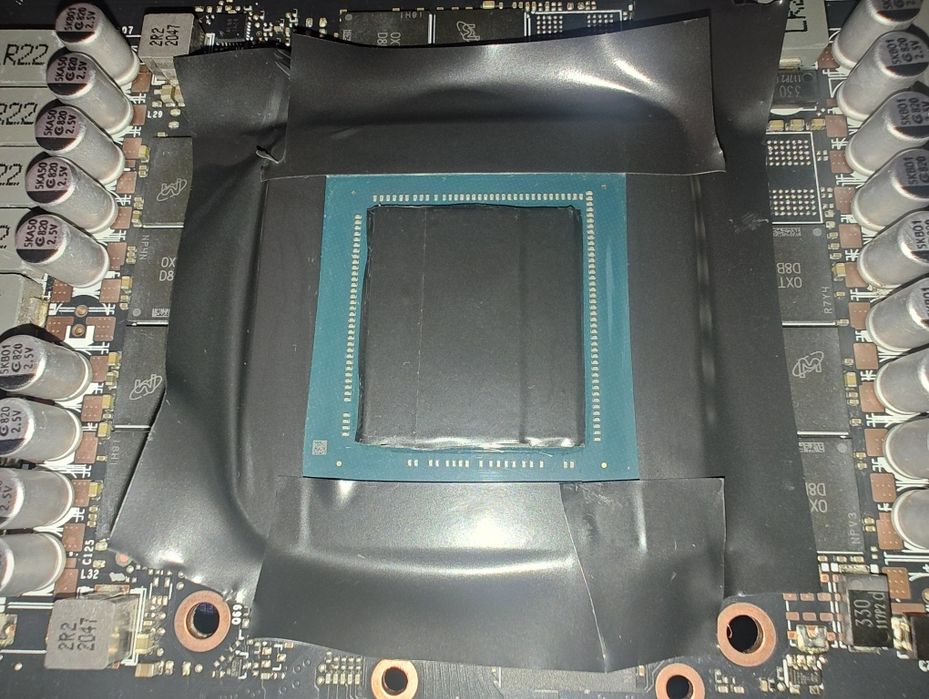 RTX 3080 EVGA cu racire pe lichid modificata