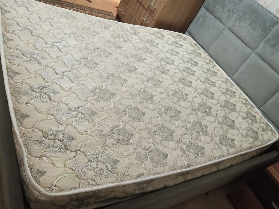 Продам матрас в хорошем состоянии