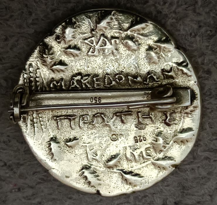 Monedă veche din argint 925 și 950 făcută broșă, insignă