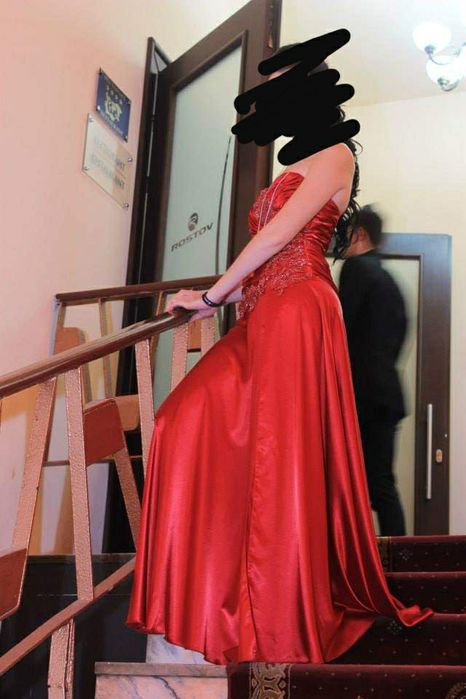 Сатенена официална рокля