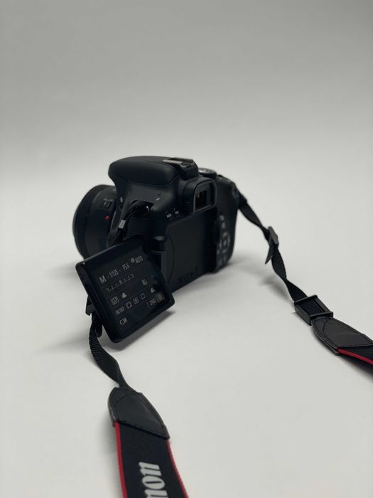 Фотоапарат Canon EOS 750D