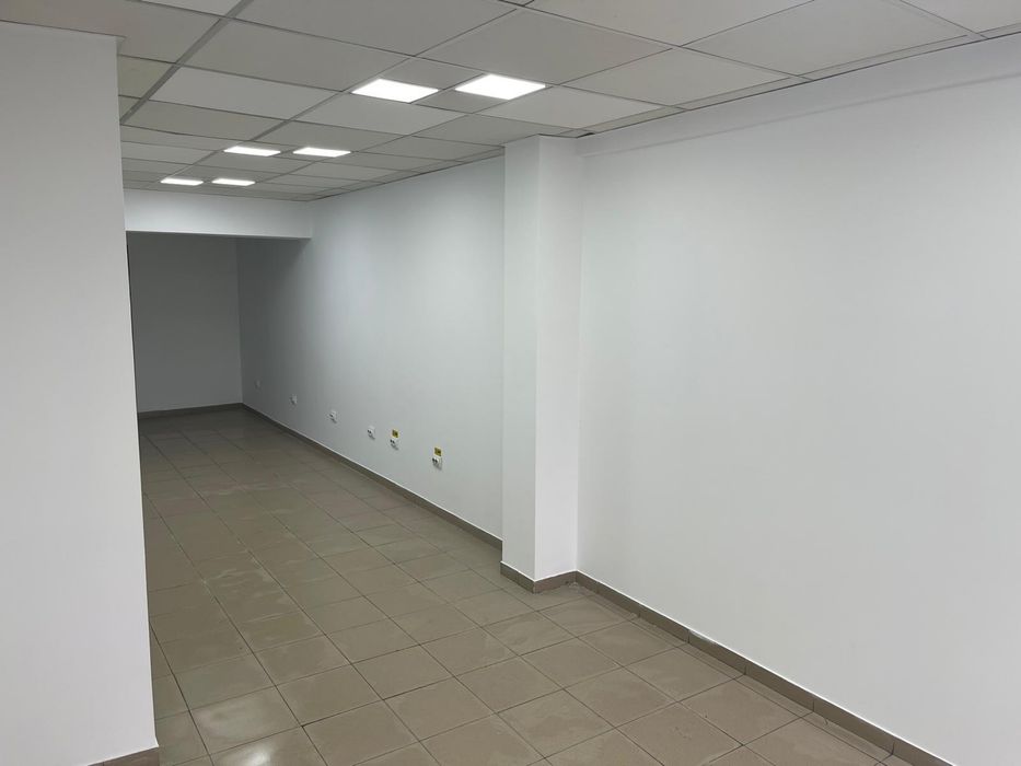 Inchiriez spatiu comercial 30 mp Ploiesti