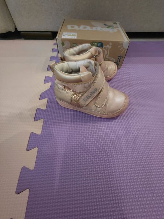 Ghete piele  marimea 23 Ddstep