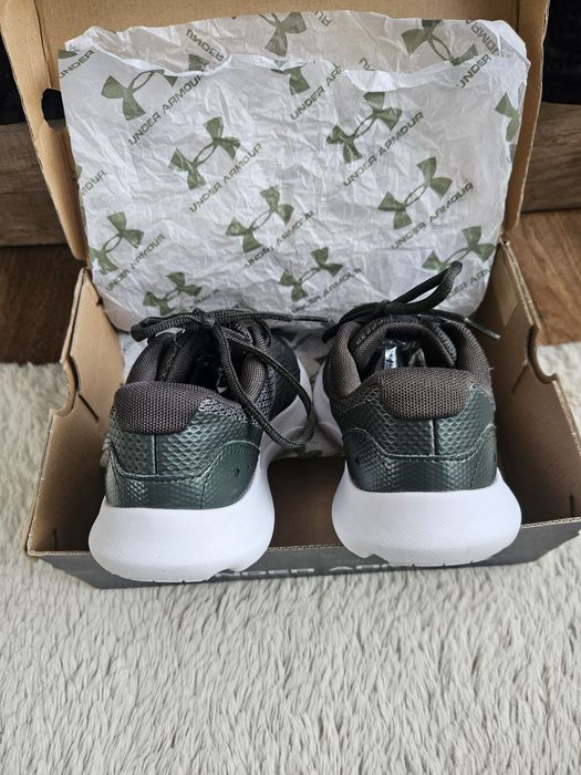 Войнишко зелени маратонки Under armour мрежести