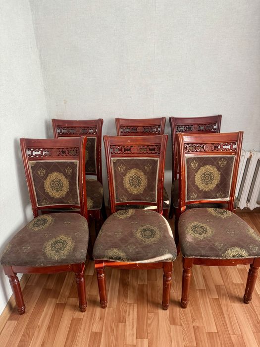 Диваны, шторы, стол, стуля