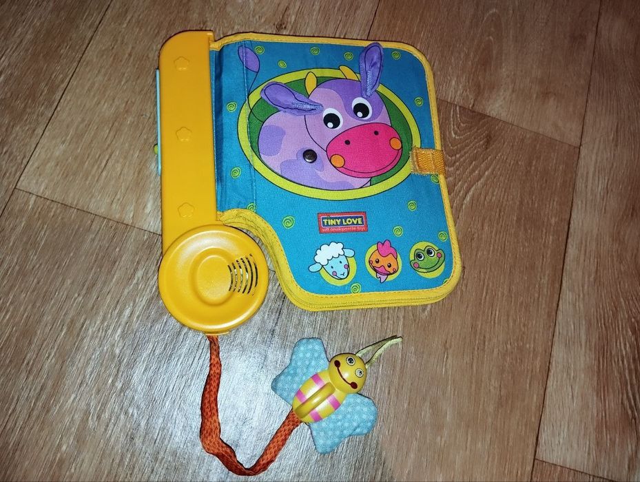 Книга при нажатии на животных они издают звуки