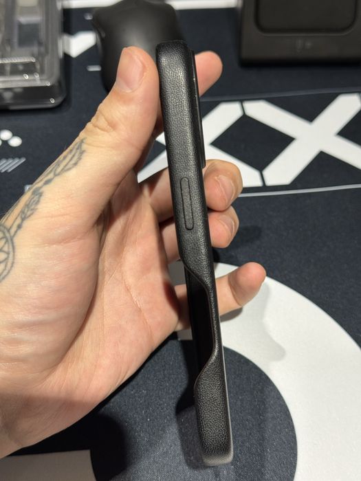 Чехол Moft на iphone 16