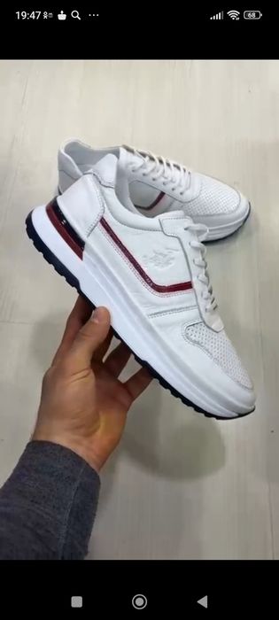 Продам мужские кроссовки