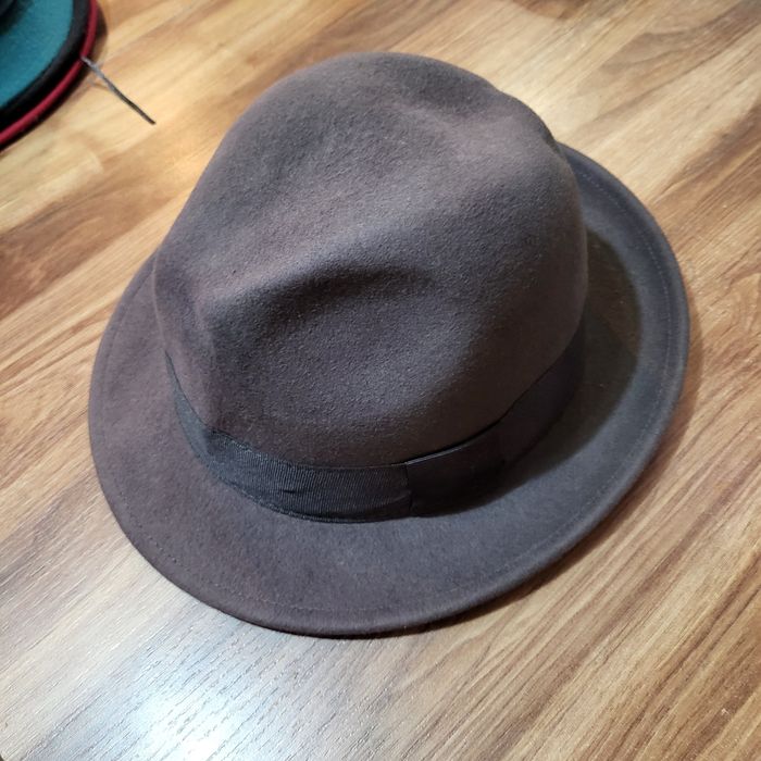 Дамски и мъжки официални шапки