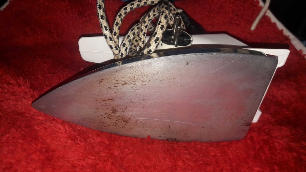 Fier de calcat simplu-fabric.romanesti si AEG