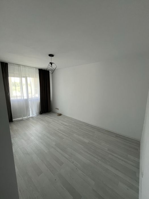 Garsoniera zona linistita etaj 1