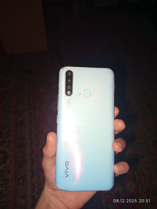 Телефон Vivi Y12