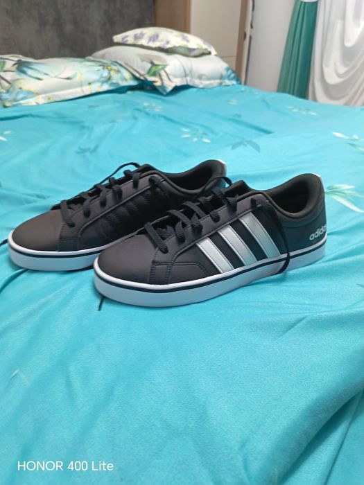 Adidasi  de la Adidas
