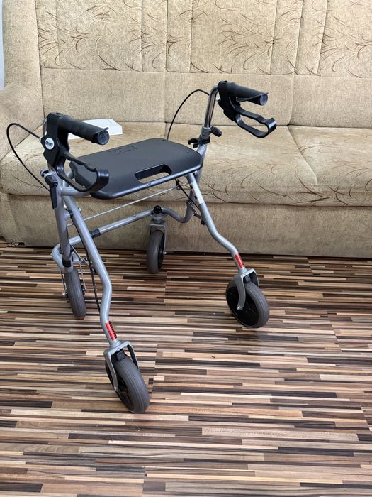 Vând Cadru de Recuperere bătrâni dizabilități cu sezut si frane