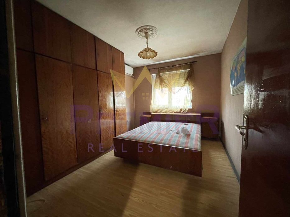 Продава се Тристаен апартамент в Добрич, Център - 87 кв.м за 863 €/кв.м - Снимка #3