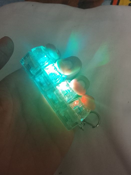 Breloc LED antistres – luminos, relaxant, efect wow