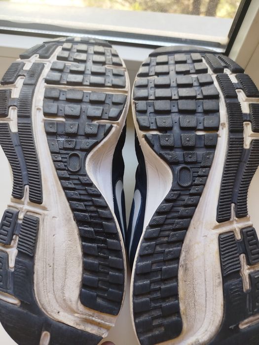 Кроссовки NIKE 42 размер