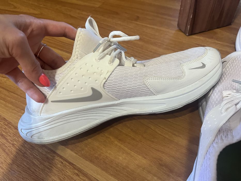 Маратонки Адидас, Найк