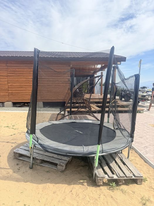 Продам батут диаметр 2,4 м