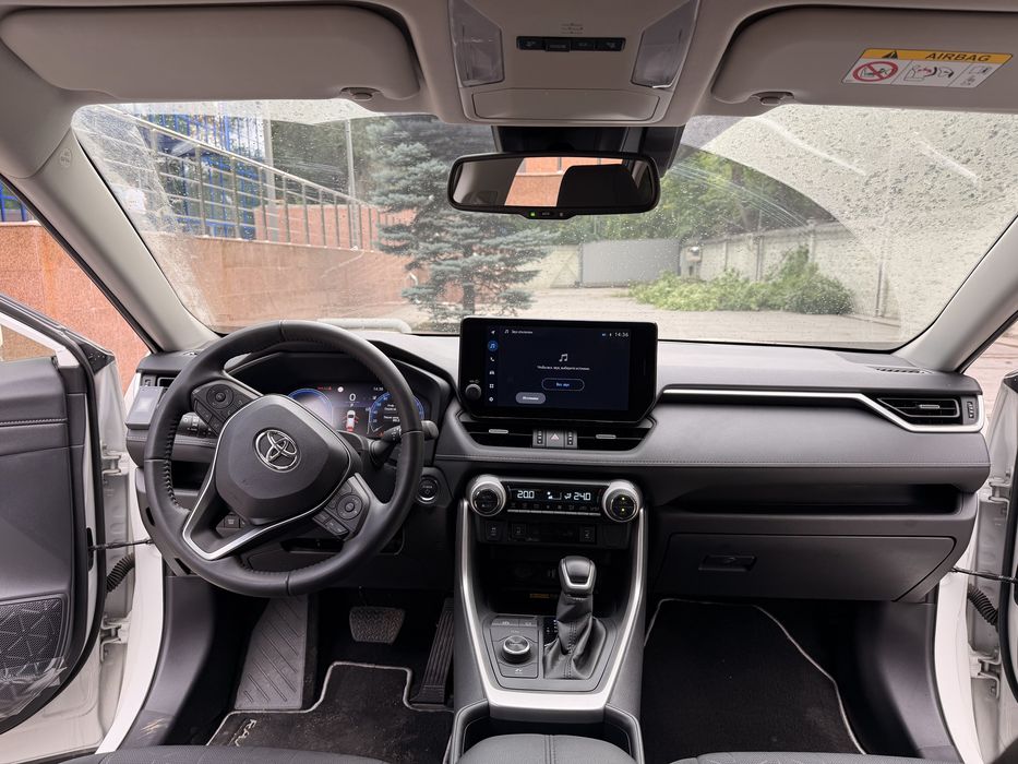 Toyota RAV4, 2023г.