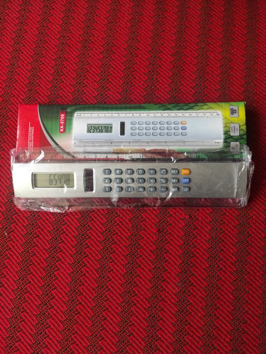 Calculator electronic cu fotocelulă și riglă în centimetri și inch