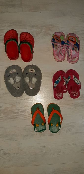 Детски чехли и пантофи