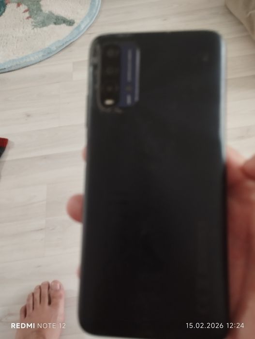 Продам нерабочий телефон на запчасти