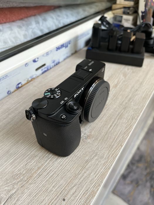Продам Sony A6400 + Sigma 30mm f/1.4