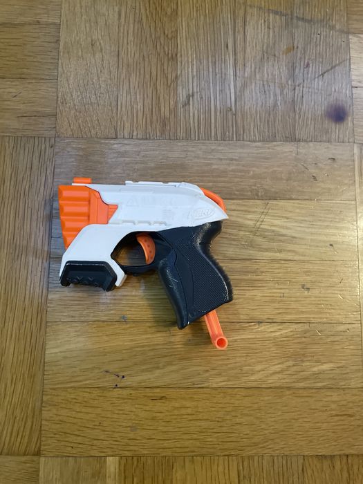 Nerf Elite Microshots пистолет