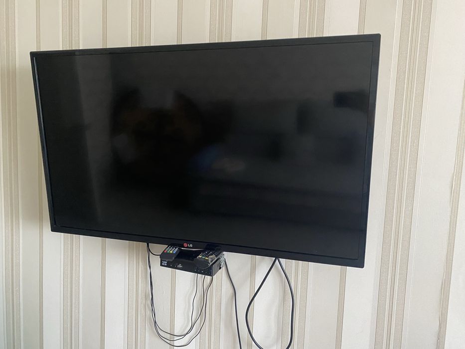 Телевизор LG.
