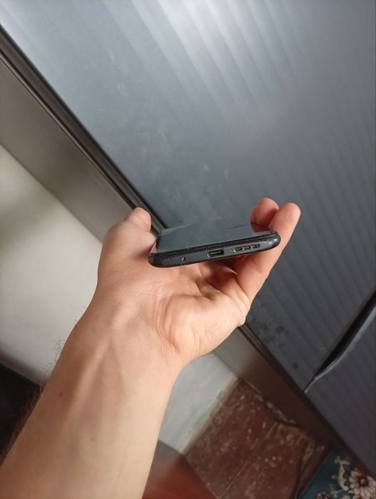 Poco m3 zapchastga beriladi 180k