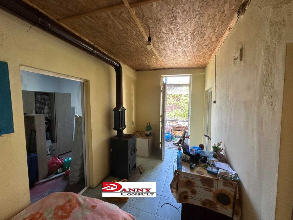 Къща с 1700 кв.м. двор в с. Мусина, обл. Велико Търново