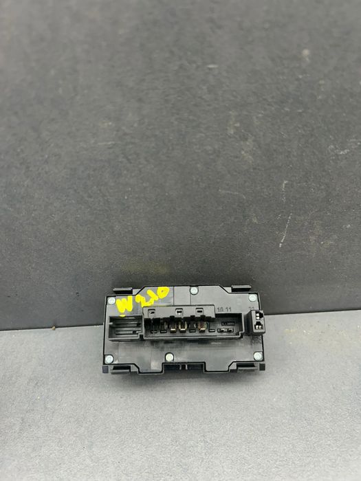 Buton avarie 2088200310 Mercedes-Benz E-Class 2685 cmc / 170 hp