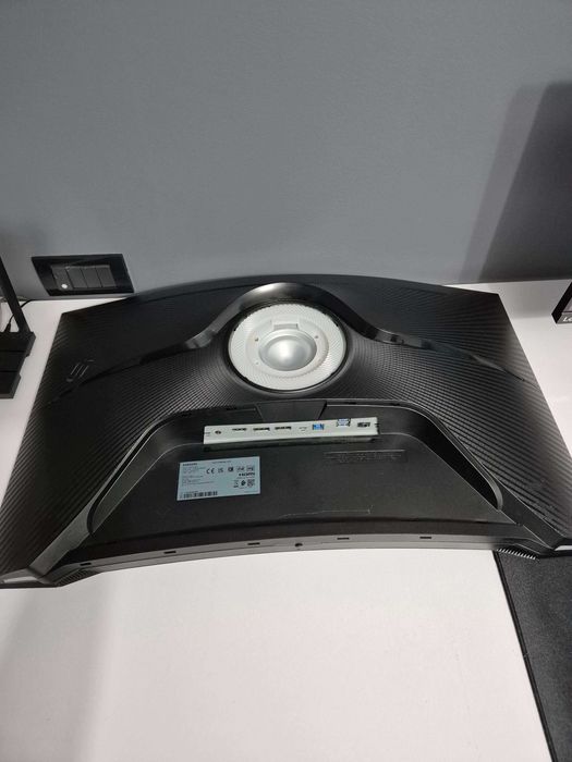 Samsung Odyssey G7, 32", QHD, 240Hz – fără stand