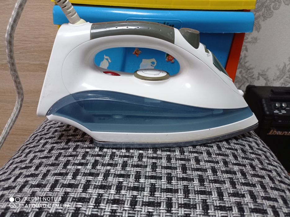 Продам отличный утюг binatone