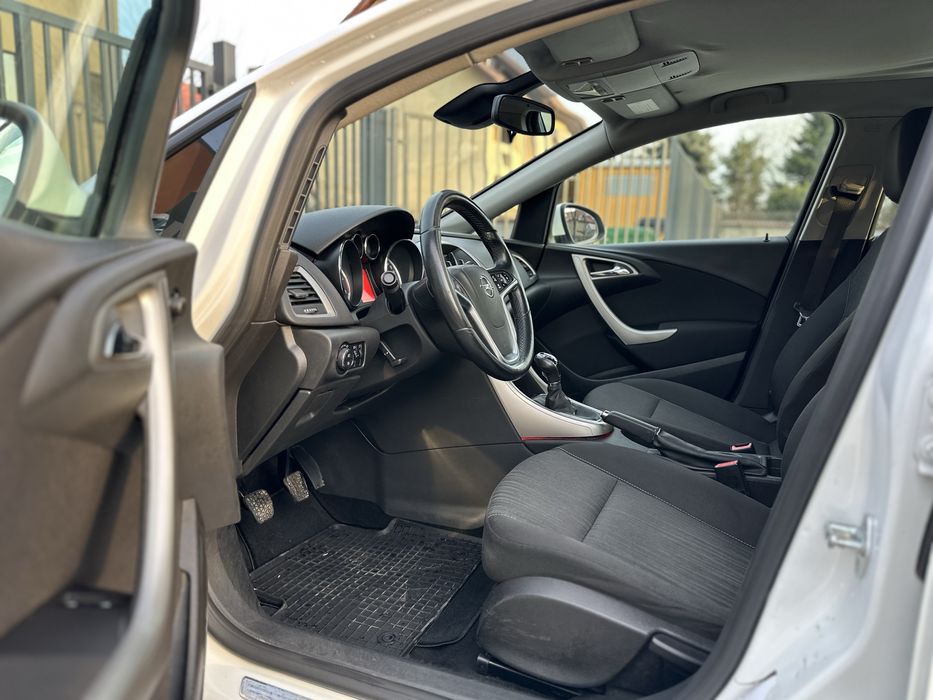 Opel Astra J Hatchback/ 1.7CDTI//6+1Trepte 2010/Euro5/anvelope Noi/ Climatronitc/Foarte intretinut