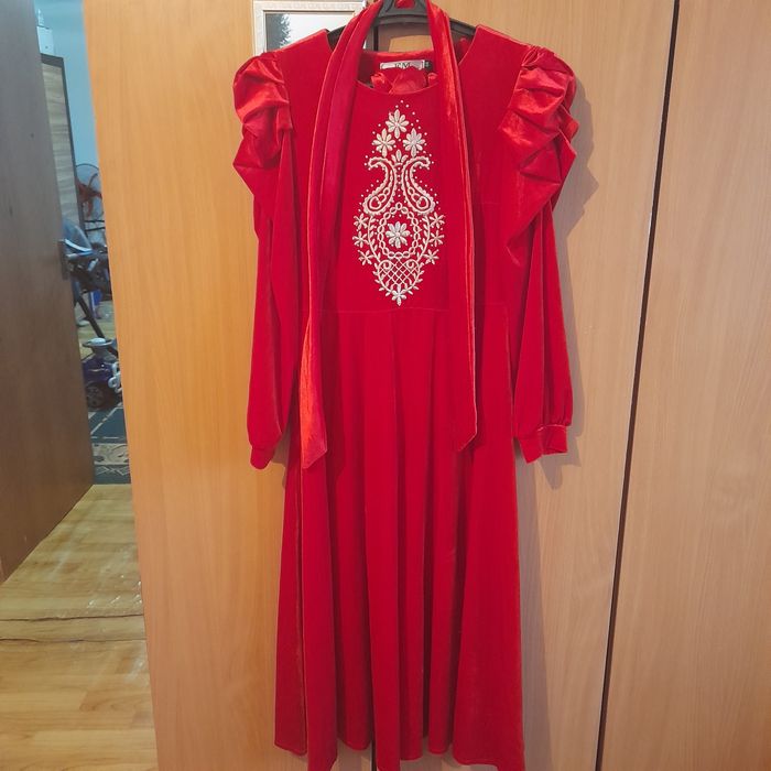 Женское платье M 44р