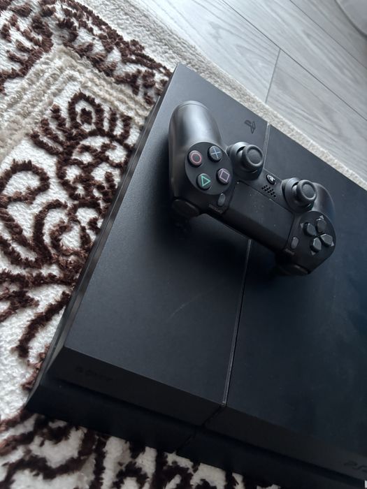 PlayStation 4 500gb +cont de ps cu multe jocuri